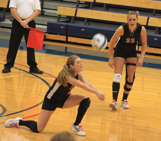 Tanna Schlader makes a pass against Horseshoe Bend as MeShel Rad watches.