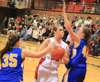 MeShel Rad tries to take the ball up between two Nezperce defenders.