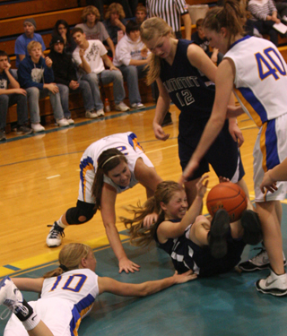 It's a scramble for a loos ball as Nicole Wemhoff appears about to grab it as Kayla Schumacher looks on.