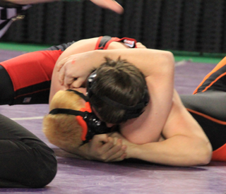 Garrett Schmidt took just 9 seconds to pin Matt Workman of Aberdeen in his opening round match.