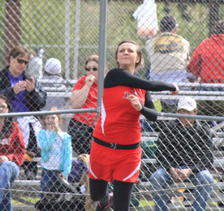 Taylor Heitman in the discus at Kamiah last Friday.
