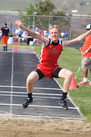 Marcus Higgins had a personal best mark of almost 40 in the triple jump to place 4th.