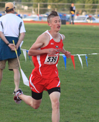 Dylon Bruegeman in the 3200 at state sporting his aerodynamic mohawk.