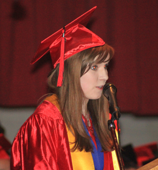 Samantha Keating gives her valedictory address.