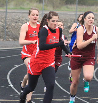 Shayla VonBargen hands off to big sister Shelby for the final leg of the 4x100 relay.