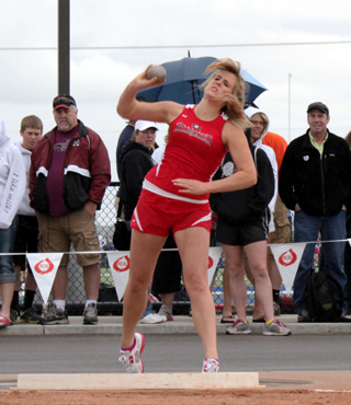 Heidi Holubetz set a new personal best to earn a 6th place3 medal in the shot put.
