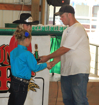 Frank Spencer received the Dave Klapprich Memorial Award. Two of Dave Klapprichs granddaughters presented the award.