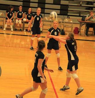 Rachael Frei makes a pass in the Highland match. Also shown are Sarah Chmelik, 8, Ashlee Stubbers, 6, and Kaitlyn Stubbers, foreground.