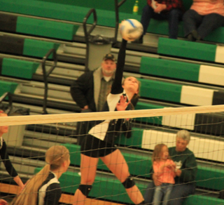 Krystin Uhlenkott, who had a huge game later in the week against Troy, goes high for a spike at Potlatch. Also shown at left are Leah Holthaus and Kayla Schumacher.