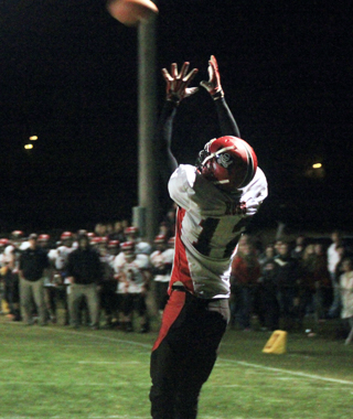 Tanner Ross is about to catch a touchdown pass from Jake Bruner for Prairies first points of the game.