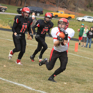 Jake Rowland catches a 2-point conversion pass.