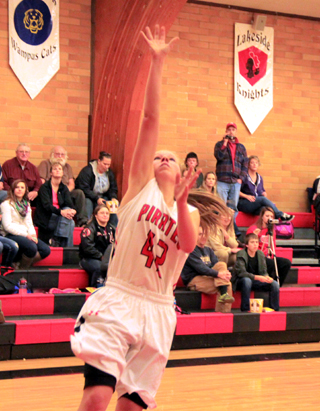 Sky Wilson scores a fast-break lay-up against Kellogg at the Lakeside Tournament.