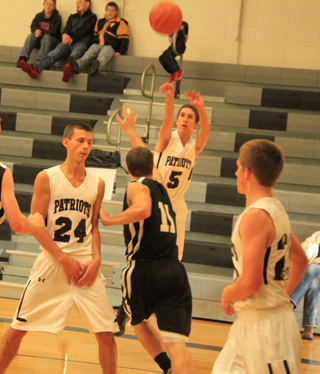 Summits Dean Stubbers shoots from the perimeter. Also shown are Michael Waters, 24, and Josh Lustig, right.