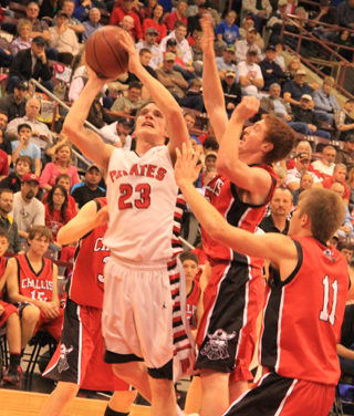 Lucas Arnzen scores one of many lay-ups against Challis in the championship game.