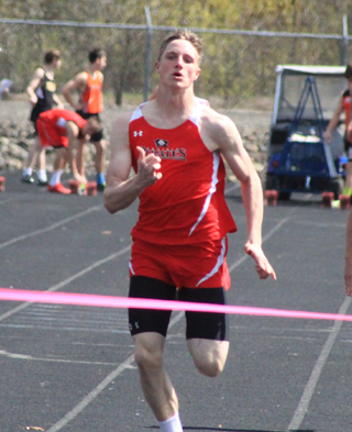 Lucas Arnzen wins the 100.