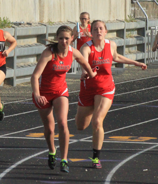 Keely Schmidt hands off to Mykaela McWilliams after a strong opening leg in the 4x400.