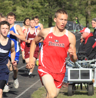 Peter Spencer in the 1600 at Regionals. He took 2nd in both this event and the 3200 and will also be going to state as part of the medley relay.