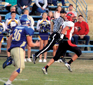 Isaiah Shears makes a huge gain with a pass reception.