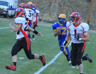 Calvin Hinkelman leads Lucas Arnzen on a sweep at Salmon River. Bobby Hood can be seen in the background.