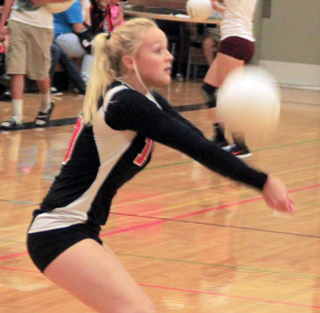Kellie Heitman makes a pass during the Border Battle.