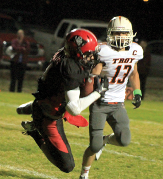Isaiah Shears makes a diving catch for a 2-pt. conversion after Prairies first touchdown.