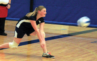 Summits Lucy Osborne makes a pass at District.