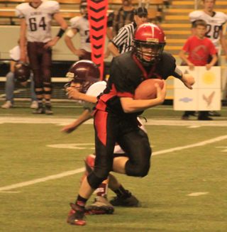 Devin Bruegeman picked up a big gain on an option run in the 4th quarter which helped set up Hunter Chaffee's touchdown shown above right.