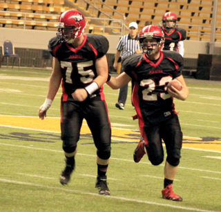 Philip Spencer is ready to block for Calvin Hinkelman on a screen pass.