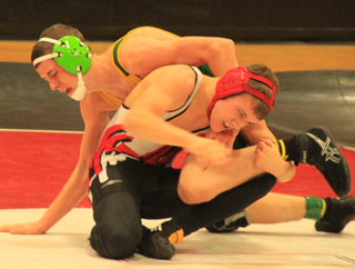 Dally Ratcliff gets hold of his opponents leg as he attempts to reverse their positions.