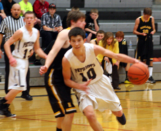 Tyler Krogh gets past a Highland defender. Summit-Highland game photos by Steve Wherry of the Lewis County Herald.
