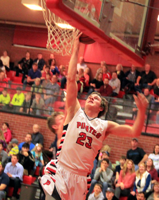 Lucas Arnzen scores a lay-up against Grangeville.