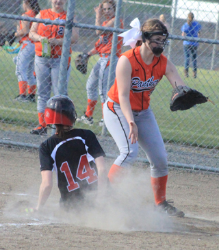 Abbie Uhlenkott scores on a passed ball against Asotin.