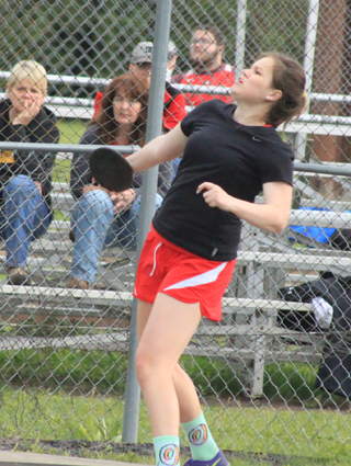 Sydney Glimp in the discus.