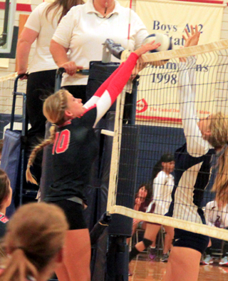 Chaye Uptmor makes a block against Grangeville.