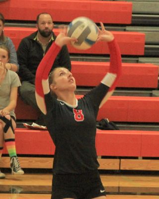 Hailey Danly makes one of many, many sets at Troy.