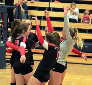 The team celebrates after winning the final game against Troy.