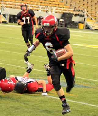 Luke Wemhoff went for 31 yards and a touchdown on this run around left end to put Prairie up 26-8 just before halftime.