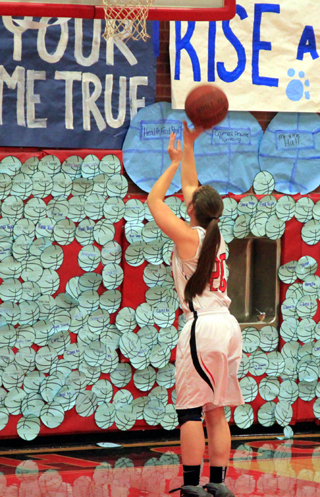 Kylie Tidwell passes into the post.