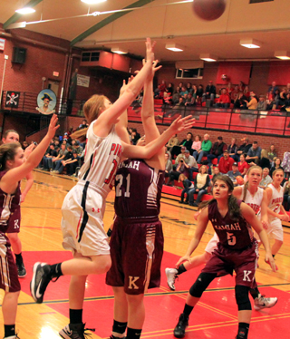 Josie Peery puts up a shot against Kamiah.  Also shown are Talyss Lustig and Kylie Tidwell.