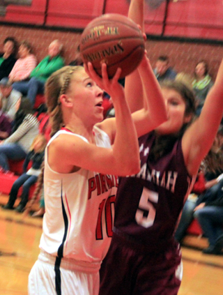 Talyss Lustig goes for a layup against Kamiah on Senior Night.