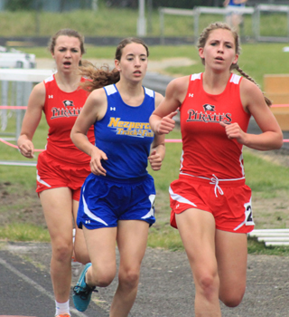 Chaye Uptmor and Kristyna Krogh in the 1600. They both qualified for state in the event.
