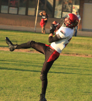 Hunter Chaffee scored the first touchdown of the game as he was wide open in the end zone for this catch.