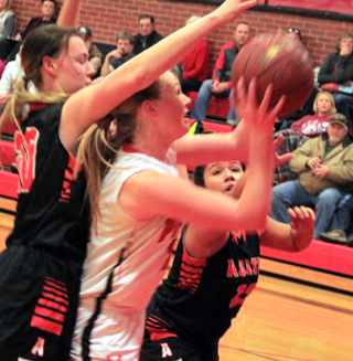 Leah Higgins gets inside the lane for a shot against Asotin.
