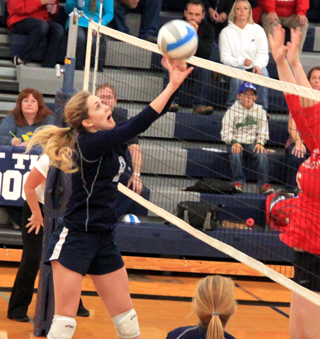 Lauren Stubbers looks to tip the ball past a Council defender in the state play-in match.
