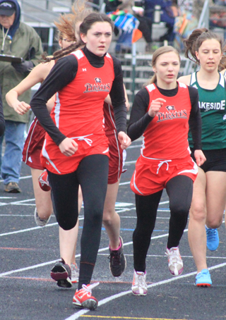 Ciara Chaffee and Sierra McWilliams at the start of the 800. They finished 1st and 4th respectively.