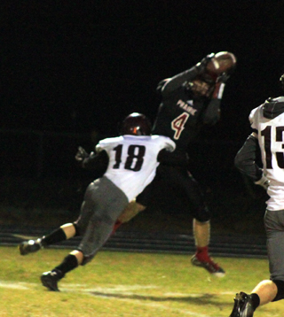 Derik Shears leaps to make a catch.