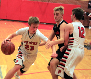 Sam Mager sets a pick for Damian Forsmann in the game against Moscow.