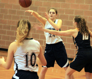 Jade Prigge passes the ball in Erin Chmeliks direction.