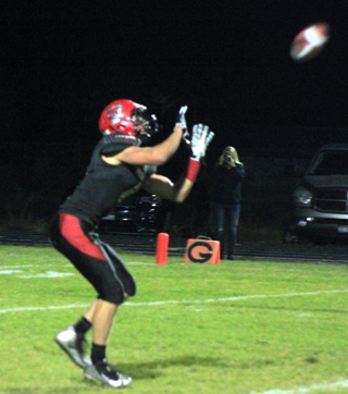 Derik Shears is wide open inside the 10 yard line and scored easily once he caught the pass.