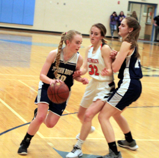 Jade Prigge sets a pick against Kendrick for Jessie Sonnen at District.